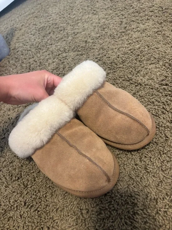 UGG Scufette Slippers - Picture 3 of 7